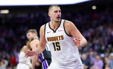 Jokic se pone el traje de Papa Noel, firma el enésimo triple doble del año y regala a Denver una victoria en la prórroga