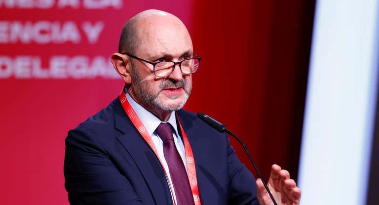 El presidente de la RFEF, Rafa Louzán, durante su discurso tras ser nombrado.