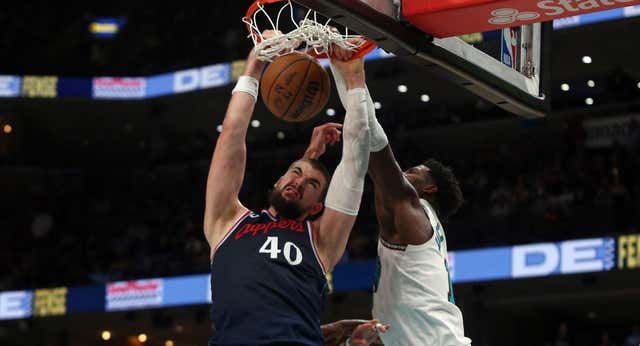 Un buen Santi Aldama no puede con el trío de los Clippers liderado por James Harden