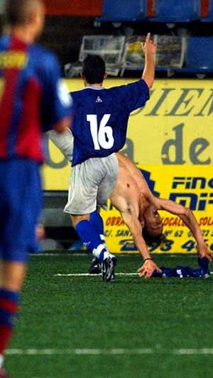 Óscar Ollés celebrando su gol al Barça.  Agencias