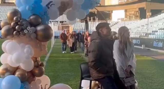 El ex del Celta ha vuelto a casa por una bonita razón: quería pedirle matrimonio a su novia Carla.