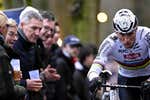 Van der Poel gana el primer cara a cara con Van Aert para dominar también el ciclocross