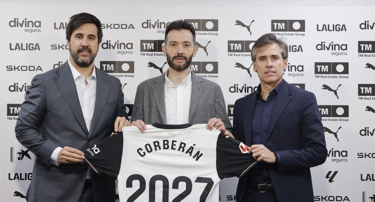 Solís, Corberán y Corona en la presentación del técnico.