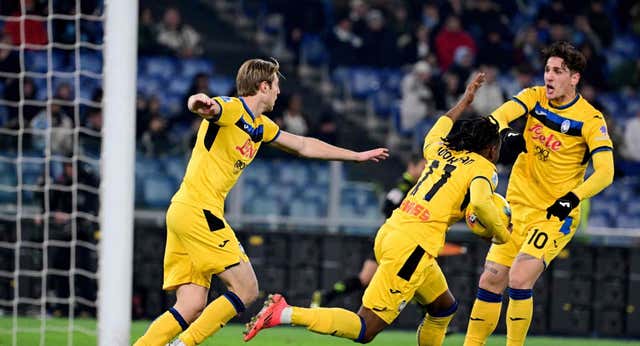 El Inter golea al Cagliari pero la Atalanta resiste con un empate ‘in extremis’