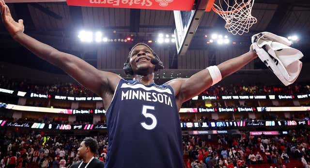 Un triple de Anthony Edwards en el último segundo da el triunfo a unos Timberwolves que iban perdiendo de 16
