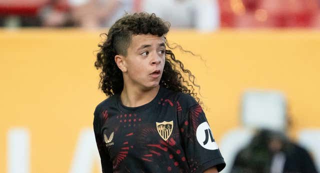 David Rosa, la sensación del Sevilla en LaLiga FC Futures por sus goles… y un look que se ha hecho viral: «Me dejo así el pelo desde pequeño»