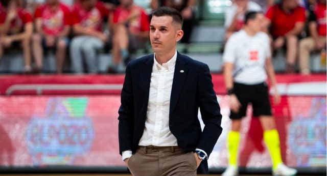 ElPozo rechaza la dimisión de su entrenador en vísperas del derbi murciano