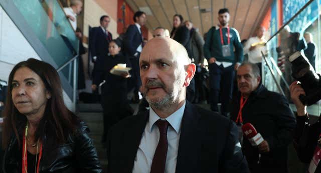 Una de las iniciativas estrella de Rafael Louzán encuentra sus primeros detractores: “Genera desigualdad, clientelismo y falta de transparencia”