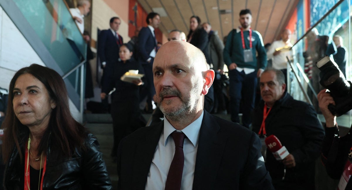 Rafael Louzán camina por los pasillos de la Ciudad del Fútbol de la RFEF después de ser elegido presidente.