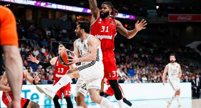 El Real Madrid vuelve al top-8 en la noche de récord de Llull
