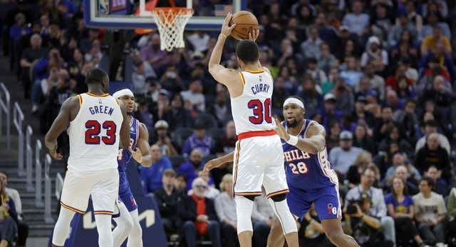 Guerschon Yabusele sufre el despertar del ‘viejo’ Stephen Curry: 8 de 8 en triples, récord del mejor tirador de la historia