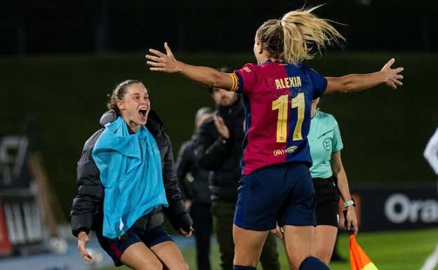 Ewa Pajor celebrando un gol con Alexia en el Clásico.  FC BARCELONA FEMENINO