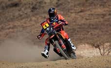 Daniel Sanders gana la primera etapa en motos del Dakar y el español Tosha Schareina acaba cuarto