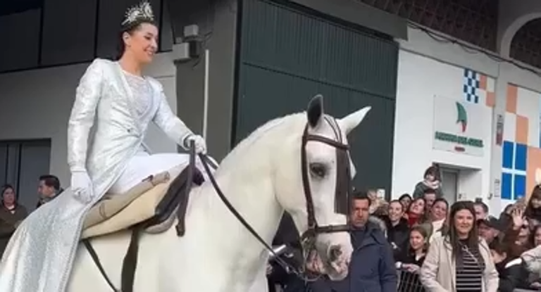 Carolina Marín ha sorprendido a su ciudad coronándose como la Estrella de la Ilusión de la Cabalgata 2025.