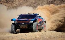 Carlos Sainz continúa en carrera... pero pierde 51 minutos con el líder Yazeed Al-Rajhi