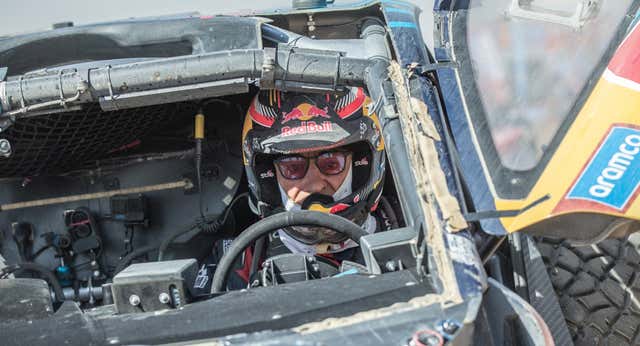 Carlos Sainz, fuera del Dakar tras las revisiones de la FIA