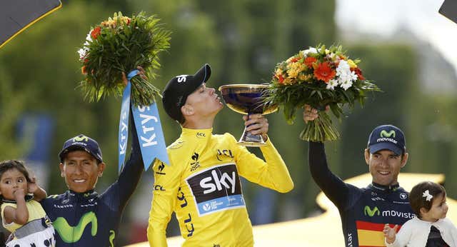 Chris Froome aboga por poner «freno» al progreso tecnológico del ciclismo: «Quizás poner el tope en 54 o 56 dientes»