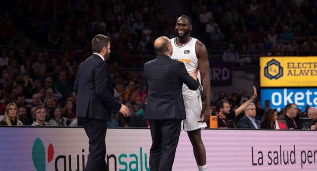 El recado de Chus Mateo a Usman Garuba tras la técnica por mandar a callar al Buesa: «No podemos cometer errores infantiles»