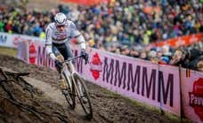 Van der Poel 'pasa' de Benidorm para preparar su batalla con Tadej Pogacar en Flandes