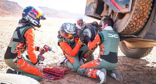 Cristina Gutiérrez es mochilera en el Dakar… por orden de su equipo y con la ayuda de ‘MacGyver’