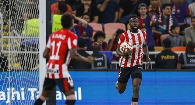 ¿Por qué se anuló el gol de Iñaki Williams al Barcelona? Mateu Lahoz da la explicación: «Con que toque un pelín, hay que anularlo»