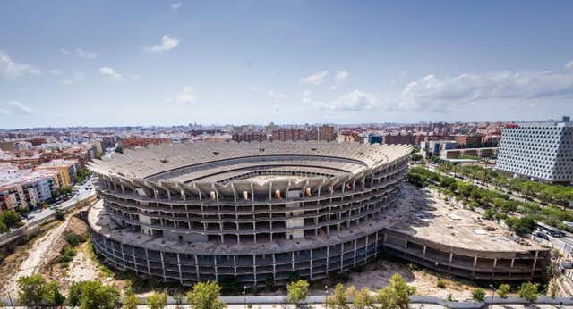 Vuelven las obras al Nuevo Mestalla 16 años después sin alardes mediáticos, con dudas en el entorno y tras 5 rediseños
