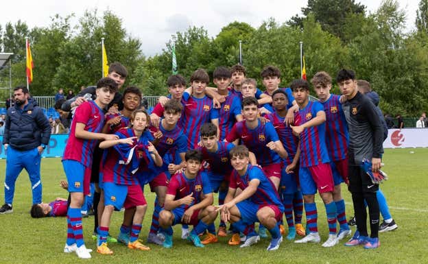 Pol Planas, primero a la izquierda en la foto, tras conquistar la KDB Cup 2022.  KDB CUP