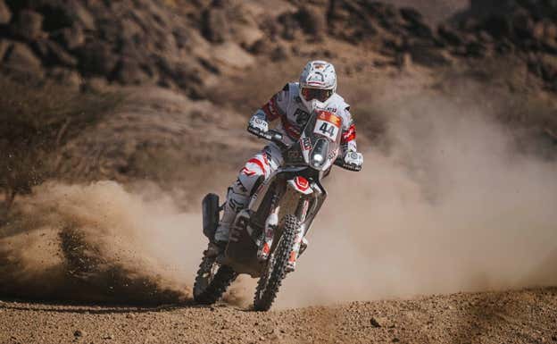 Pedró, con su fiel moto en el presente Dakar. CEDIDAS
