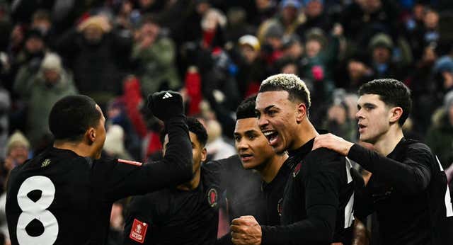 Graham Potter no olvidará la bienvenida de Unai Emery: remontada del Aston Villa para dar un paso más en la Copa