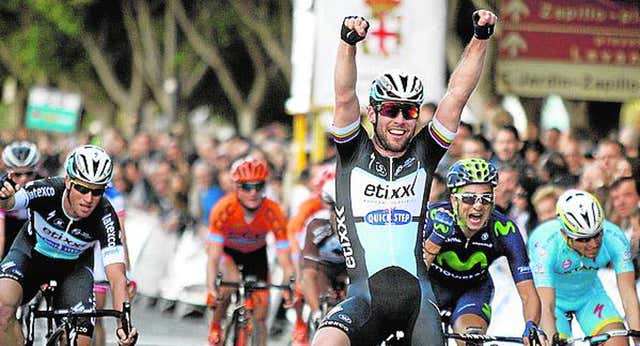 Llegan las multas al ciclismo ¡por celebrar la victoria de un compañero!