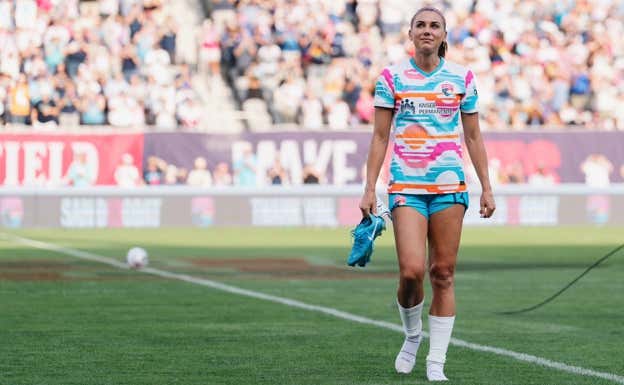 Alex Morgan saliendo del campo en su último partido.  SAN DIEGO WAVE