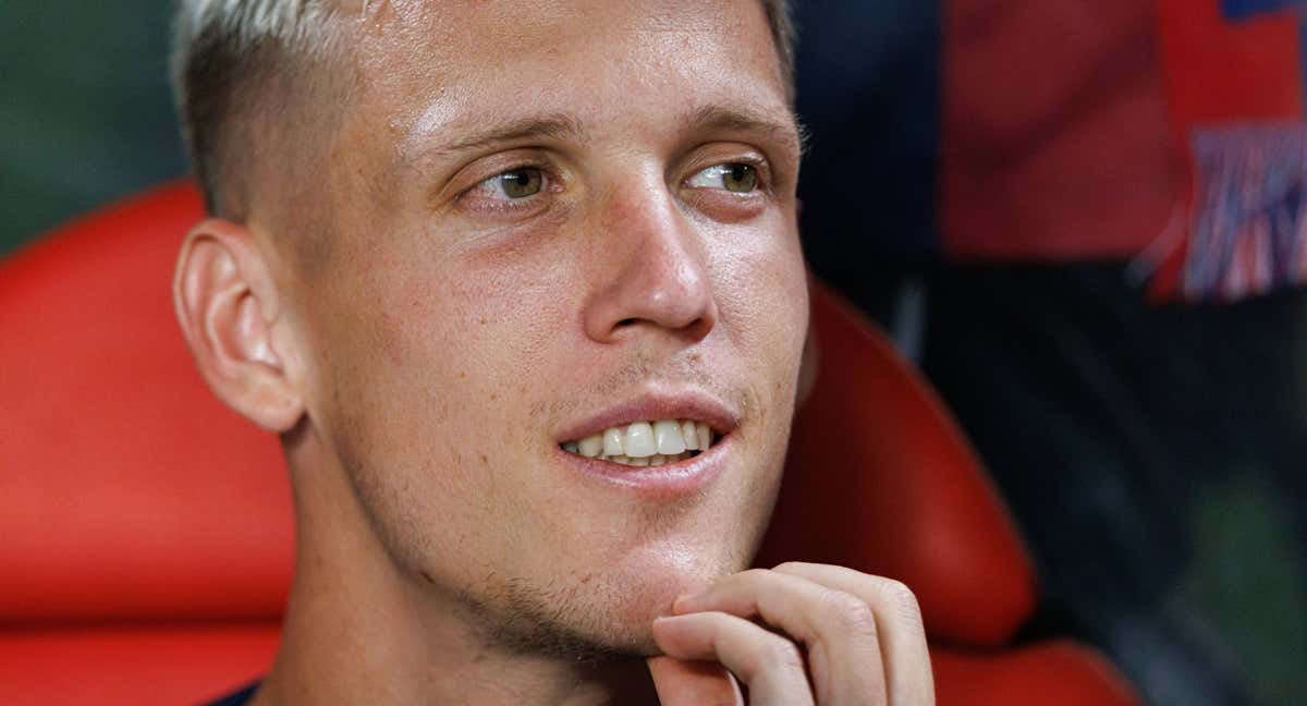 Dani Olmo, en el banquillo de Vallecas en el partido del Barça contra el Rayo Vallecano