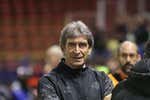 Pellegrini aguarda fichajes mientras apunta al Valladolid y al Barcelona: «Es el momento de jugar contra ellos»