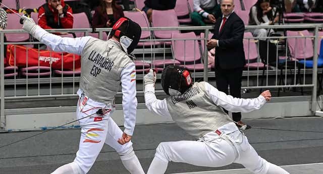 Carlos Llavador se cuelga la medalla de bronce en su vuelta a París