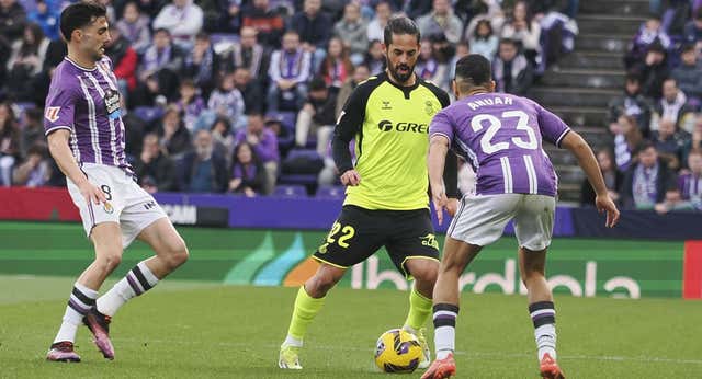 Kike Pérez fulmina a un pobre Betis y hace creer al Valladolid