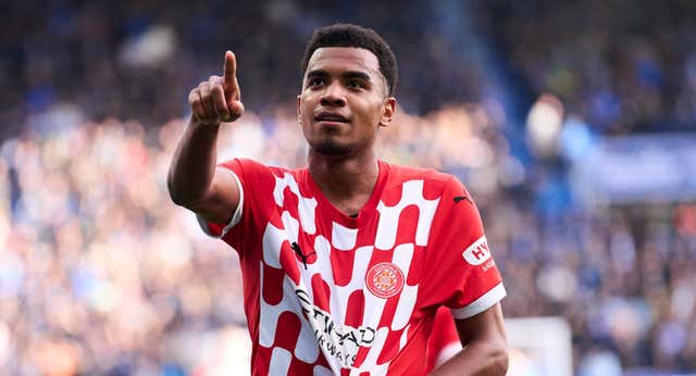 John Solís silencia Mendizorroza y pone la primera piedra del regreso del Girona a Europa