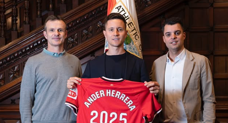 Ander Herrera en su renovación.