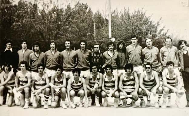 Epi, el primero desde la derecha en la fila de abajo; José Luis Rubio, cuarto arriba, por la izquierda.  HELIOS