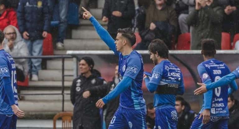 Alberto Gil celebra un tanto del Ourense.