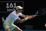 Sinner da un fuerte primer paso contra Jarry en su camino para retener el título en el Open de Australia