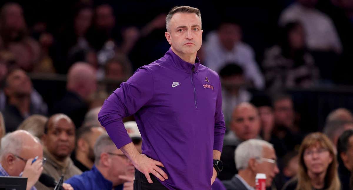 Darko Rajakovic es un entrenador de baloncesto serbio que está a cargo de los Toronto Raptors. /REUTERS