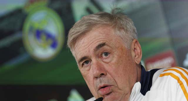 Ancelotti protege a Tchouameni y saca las garras ante la prensa: «¿Soy el mejor o el más tonto?»