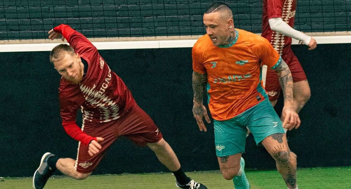 Radja Nainggolan tiene una oferta del ASD Roma 1927 Futsal.