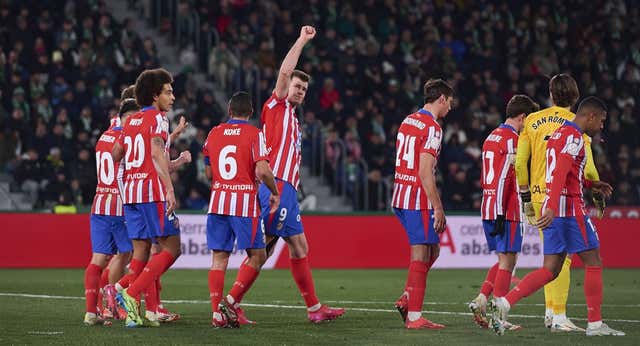 La ‘unidad B’ de Simeone alarga la racha del Atlético ante el Elche