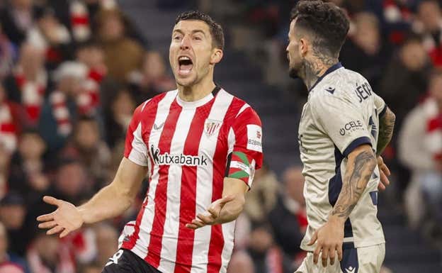 De Marcos celebra su gol, que suponía el empate momentáneo. EFE