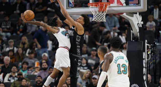 Ja Morant (1,88) falta a su palabra y deja uno de los mejores mates de la historia ante los 2,21 de Wembanyama… ¡que no vale!