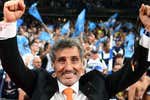 El multimillonario que nació fruto de una violación en el desierto sirio y hoy domina el mundo de la empresa y el rugby