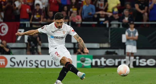 Montiel, el campeón del mundo que pasó de puntillas por Sevilla… y quedará para siempre en su historia: ‘Gracias a Dios jugué en el Sánchez-Pizjuán’