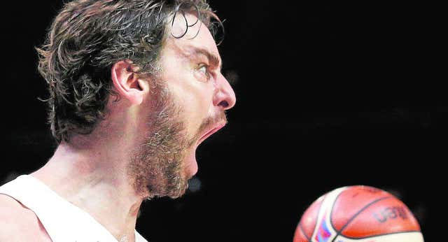 Pau Gasol agiganta su leyenda y lidera la nueva clase del Salón de la Fama de la FIBA