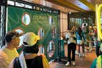 Locura por la NFL en Madrid: los Miami Dolphins reúnen a cientos de aficionados en una puesta en escena de lo que está por venir